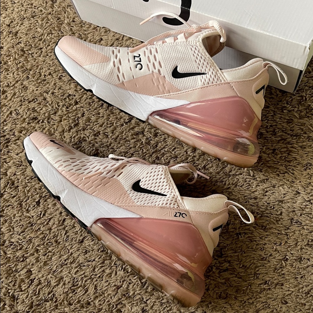 Nike Air Max 270 8.5 - Picture 1 of 10